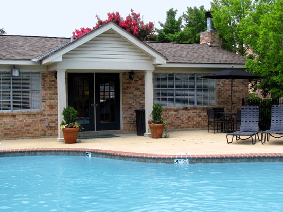 Colonial Plaza Apartments